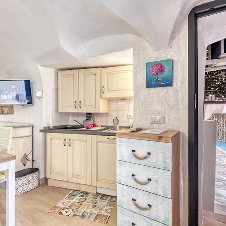 Апартаменти Le Petit Bijoux De La Pigna - Happy *